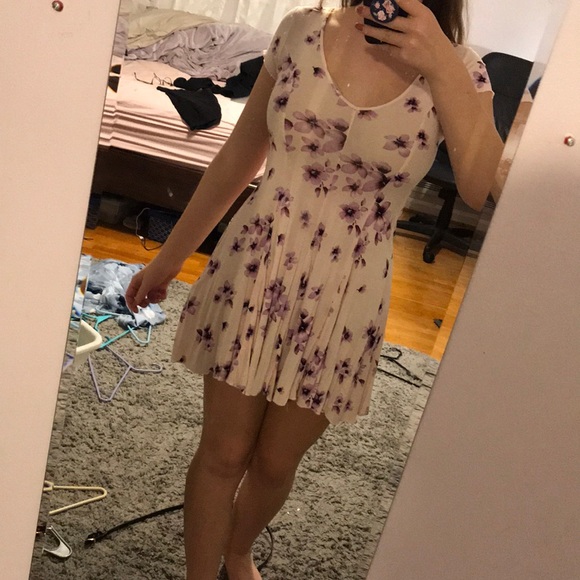 Forever 21 Dresses & Skirts - V- neck dress